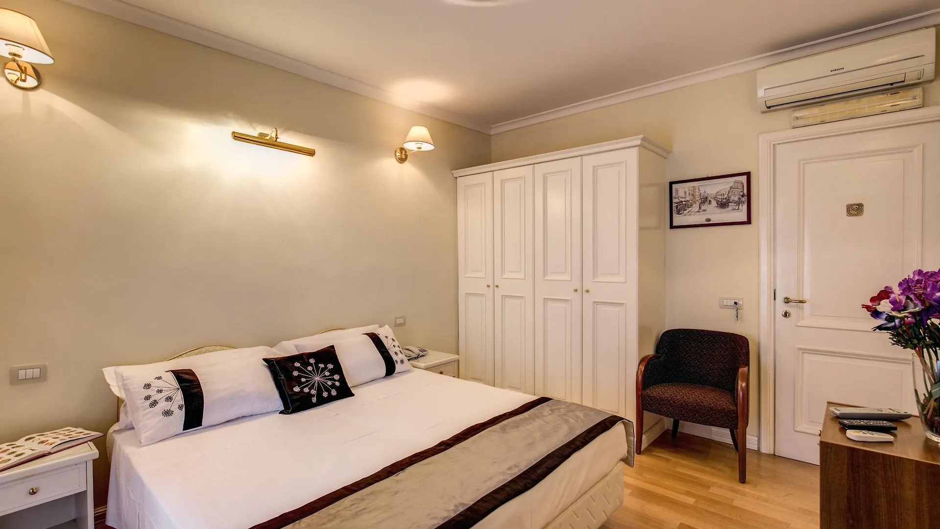 Flann O'Brien Rooms Rome 3*,  Italy