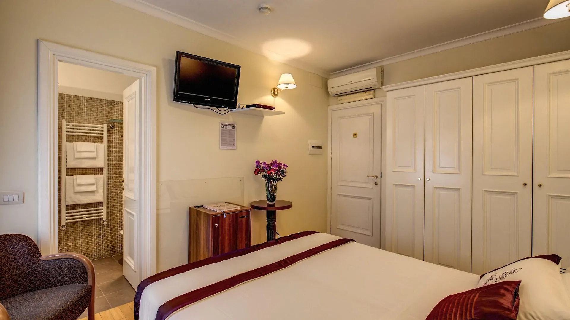 Flann O'Brien Rooms Rome 3*,